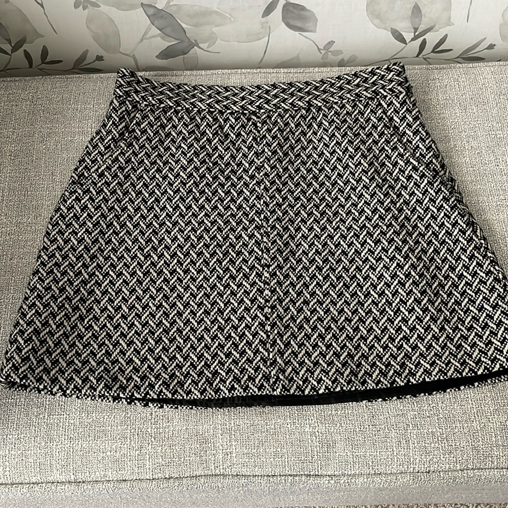 Women’s mini skirt with pockets